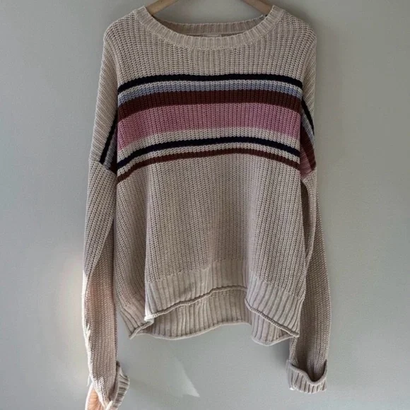 𝘾𝙤𝙢𝙛𝙮 𝙎𝙩𝙧𝙞𝙥𝙚𝙙 𝙎𝙬𝙚𝙖𝙩𝙚𝙧 🖤 - Picture 2 of 4